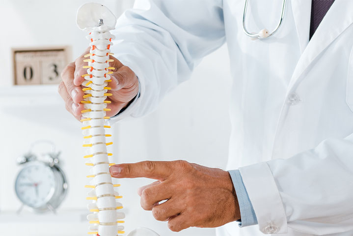 Doctor educating about causes of Neck Pain in St. George, UT