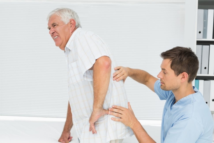 Doctor discussing SI joint fusion pain relief method in St. George, UT & nearby areas